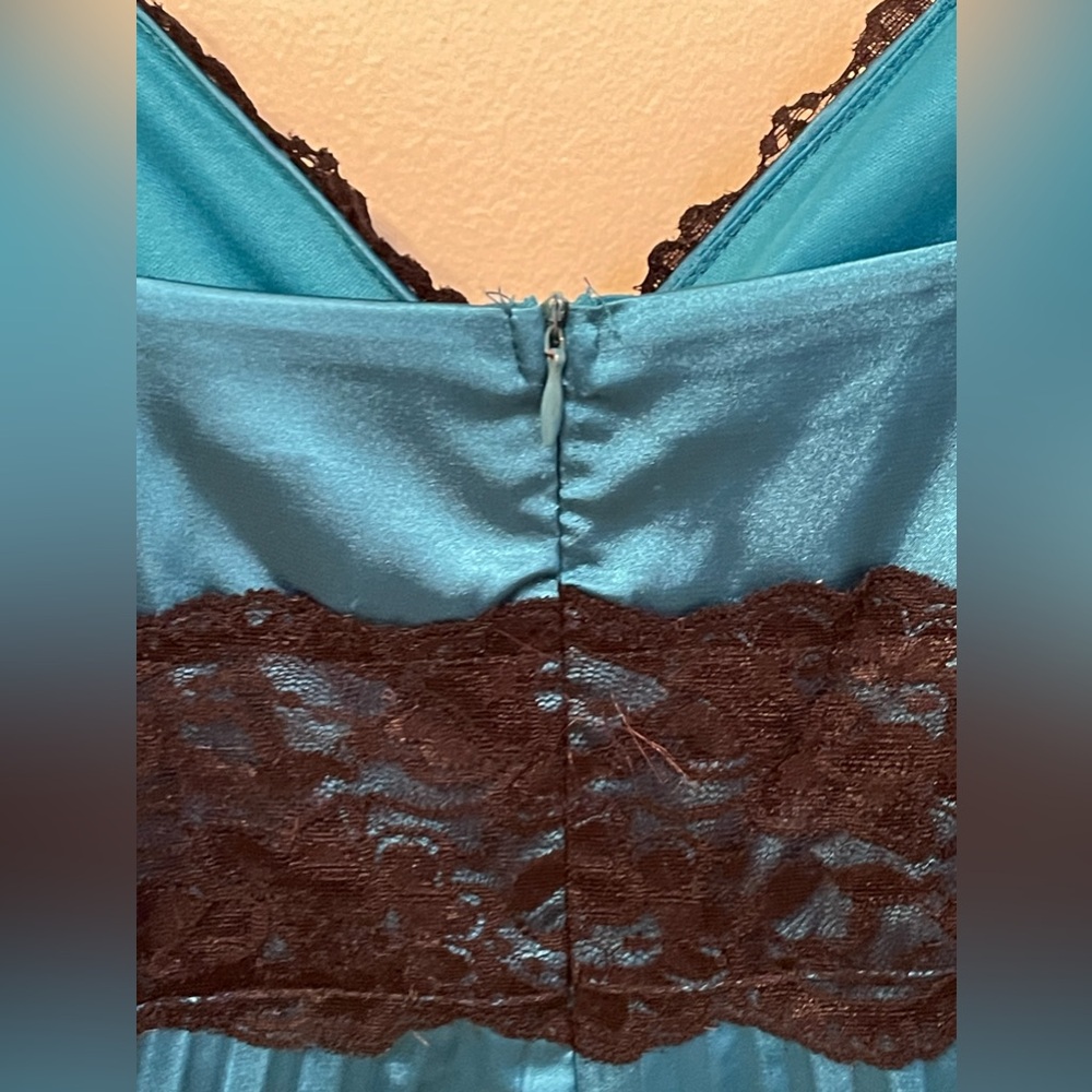 Charlotte Russe Vintage Y2K Satin and Lace Party Dress - Picture 5 of 6